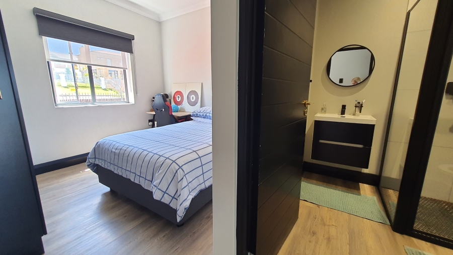 5 Bedroom Property for Sale in Theescombe Eastern Cape